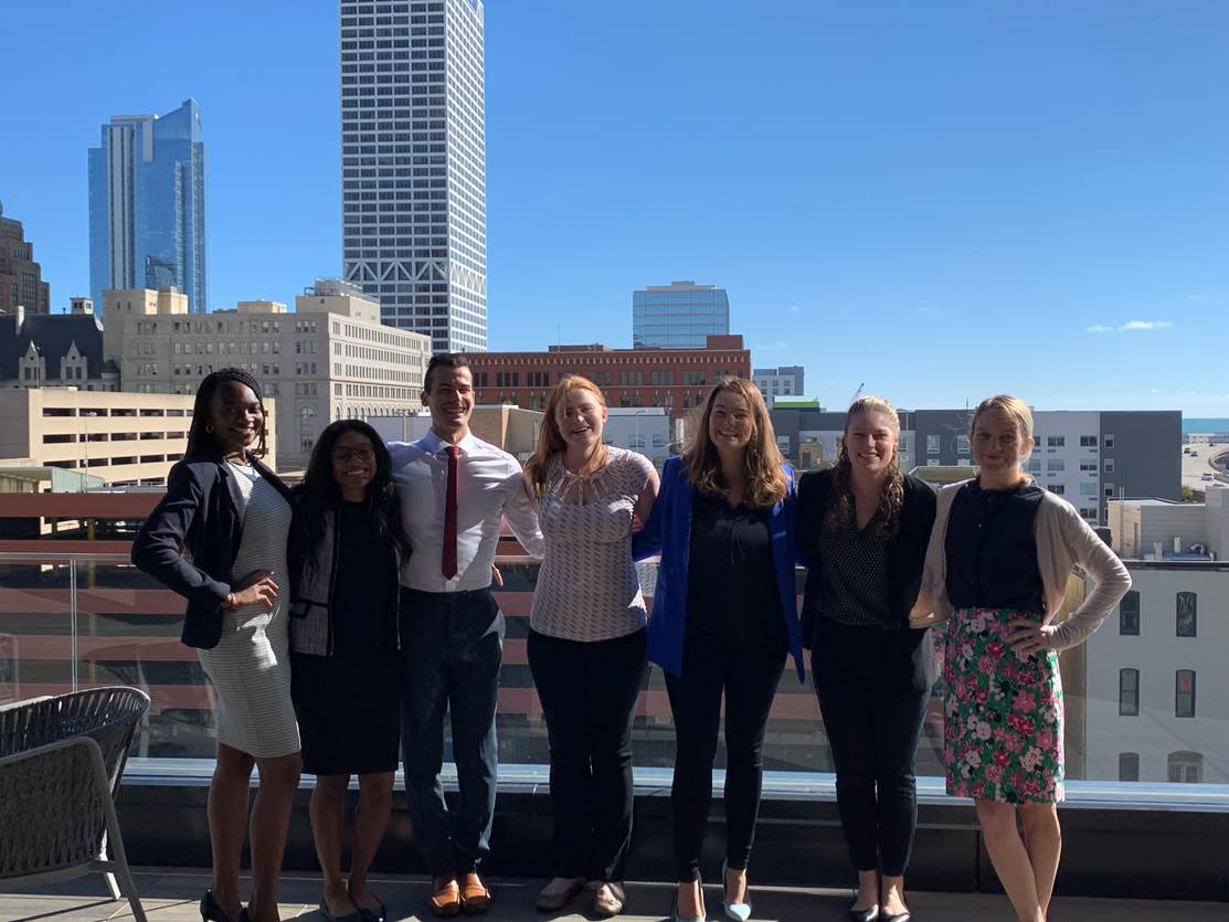 HuschBlackwell's tweet photo. Our Fall Associates in #Milwaukee took in the scenery and smiled for a photo opp on the terrace of our new beautiful building.
📸 by Office Administrator Jayne Aliota. ☀️
#WelcometoHB #FallAssociates https://t.co/8e7bPbfeOe