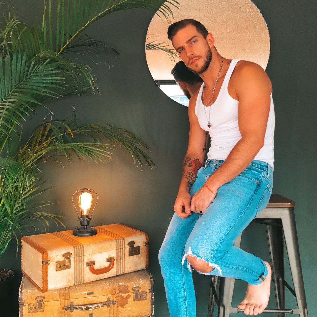 blued_espanol's tweet photo. 🌈¡Soltero pero nunca solo!
💙📲 Descarga #BluedApp al igual que @DannySisniega y disfruta de todo lo que esta comunidad de más de 63M de usuarios tiene para ti.✨ https://t.co/qNiGd1e2Ua