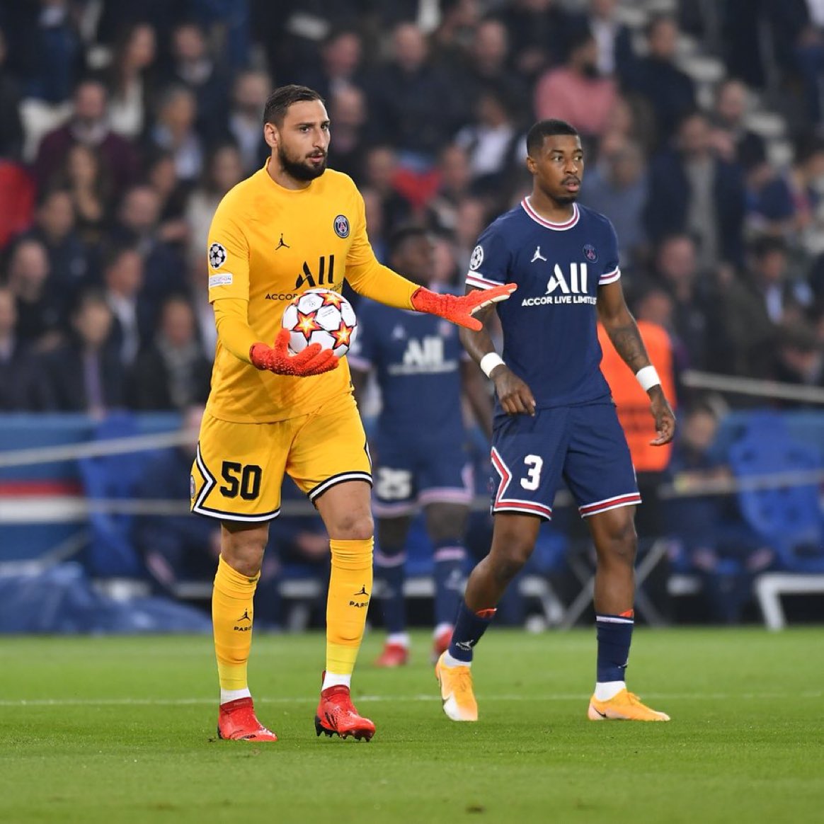 First match in <a href="/ChampionsLeague/">UEFA Champions League</a> ☑️
First clean sheet 👏

#𝐏𝐒𝐆𝐌𝐂𝐈