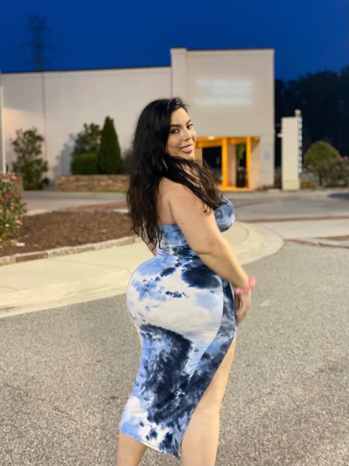 Call me pretty and feed me . The way to my heart lol https://t.co/ndVlHYq92l