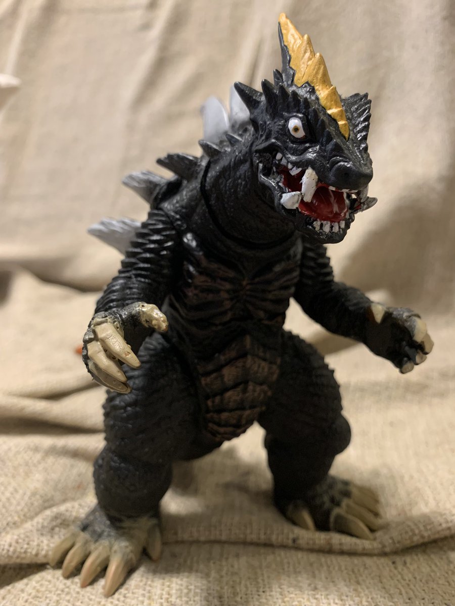 DXデマーガ。ツルギデマーガの改造です。背中や腕の刃物を除去、口を