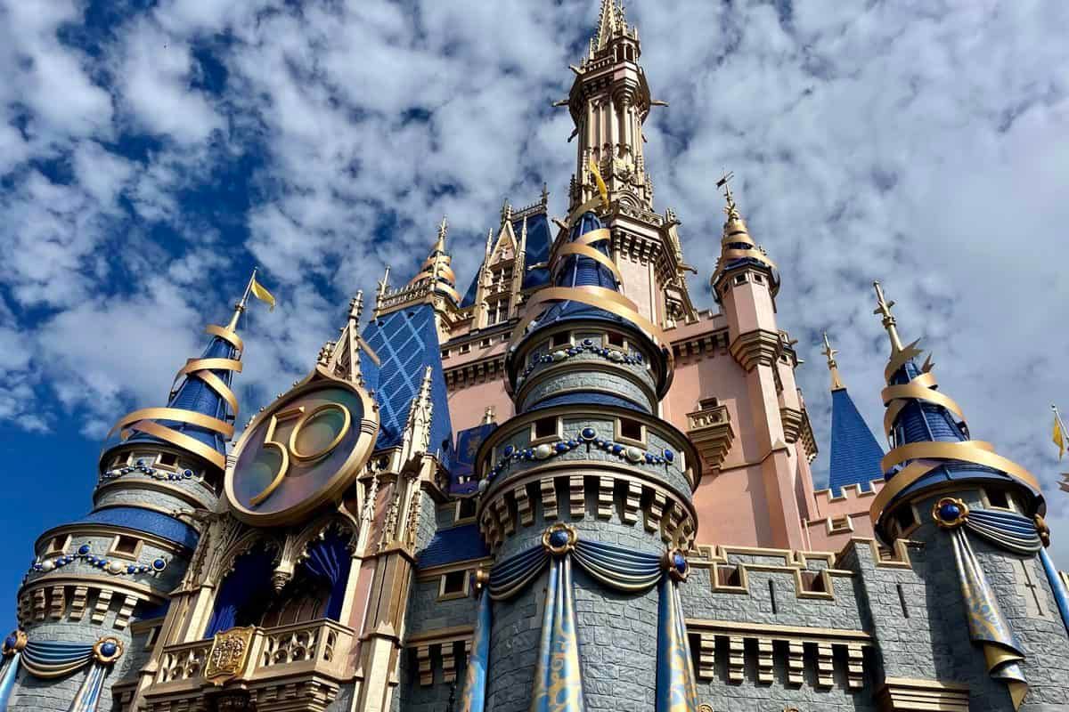 InsideTheMagic's tweet photo. FL COVID Cases Drastically Drop as Disney World's 50th Anniversary Begins

#DisneyWorld #DisneyWorld50 #COVID19 #Florida 

https://t.co/nlUcXNjdHO https://t.co/nzMkCOiNeS