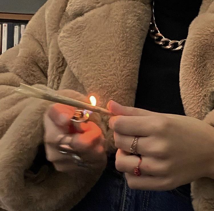 heroincals's tweet photo. rt to pass the edtwt no binge october joint. it’s good luck. https://t.co/tD0C4o11Tt