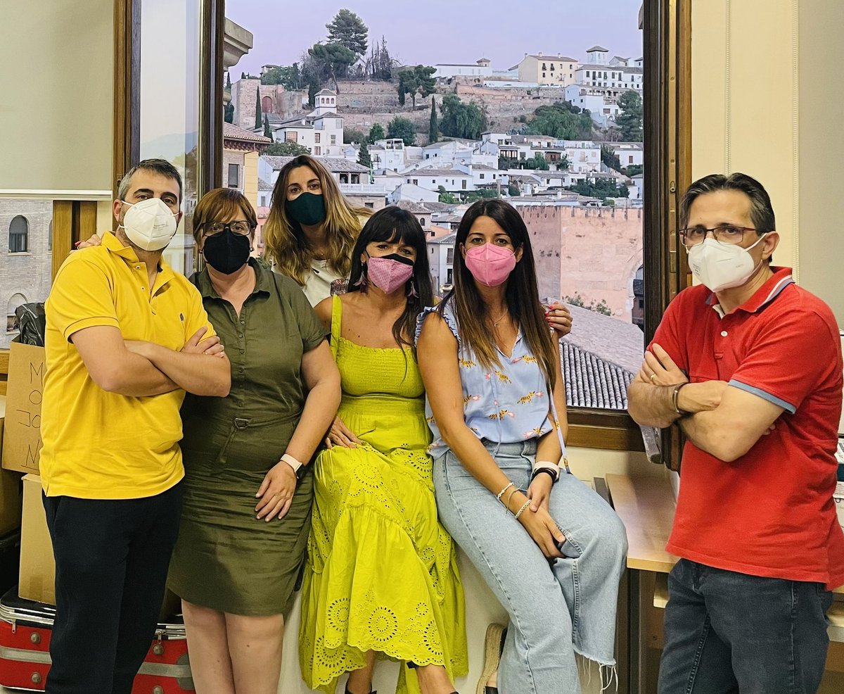 El equipo Becrea Granada, se reúne para concretar las actividades de este curso. Estamos deseosos de informaros de las novedades. <a href="/paquigargar/">Paqui García</a> <a href="/BerbelCorral/">SILVIA CORRAL BERBEL</a> <a href="/carmenpolomuoz/">carmen polo muñoz</a> <a href="/pvelrom/">Patricia Velázquez</a> <a href="/AMCerezo/">Antonio M. Cerezo</a> <a href="/jamugonz/">JAVIER</a> #equipazo #comenzamos