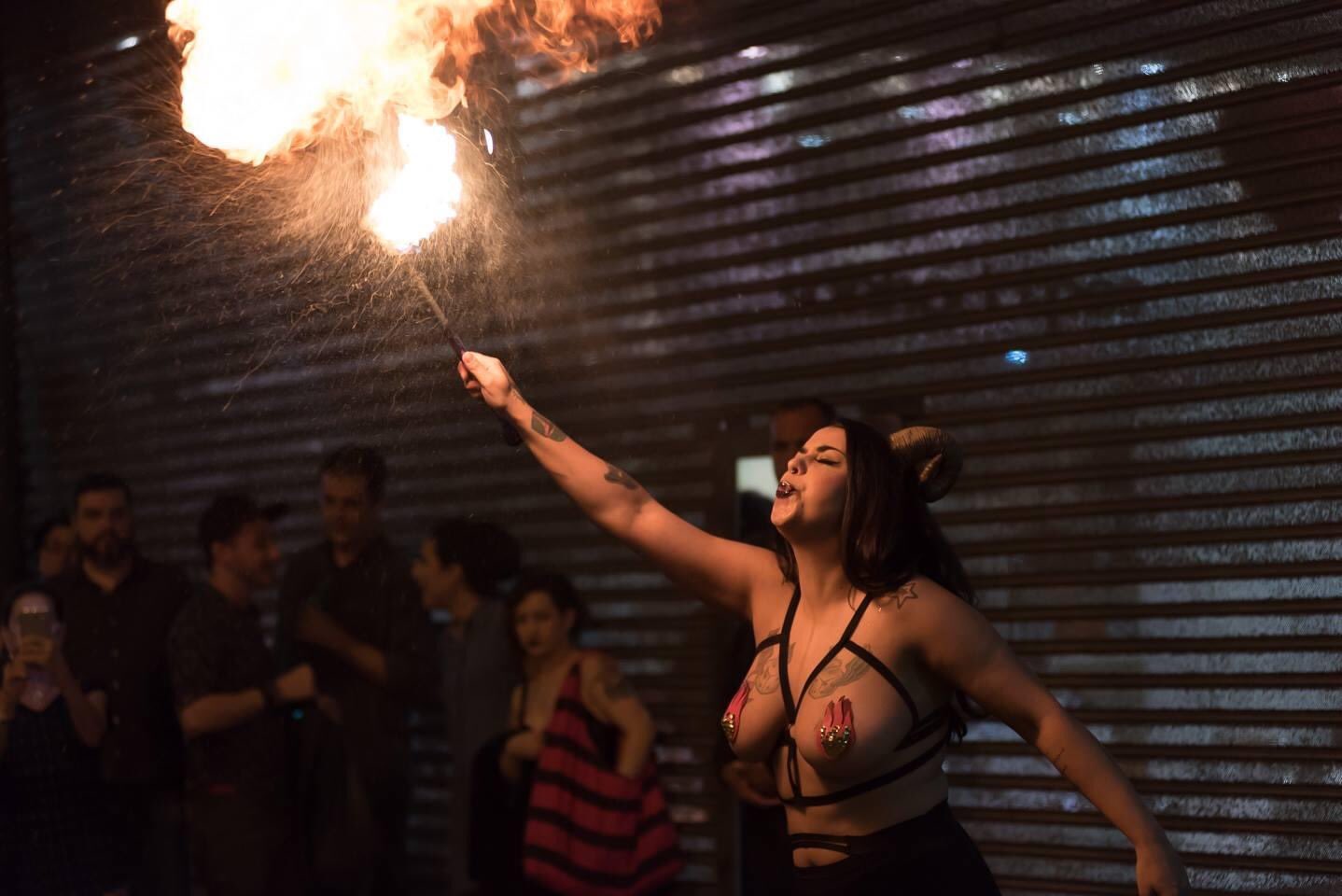 Me chama pra cuspir fogo no seu evento. Sdds tá ar fogo por aí. https://t.co/RfYfnkZKB6