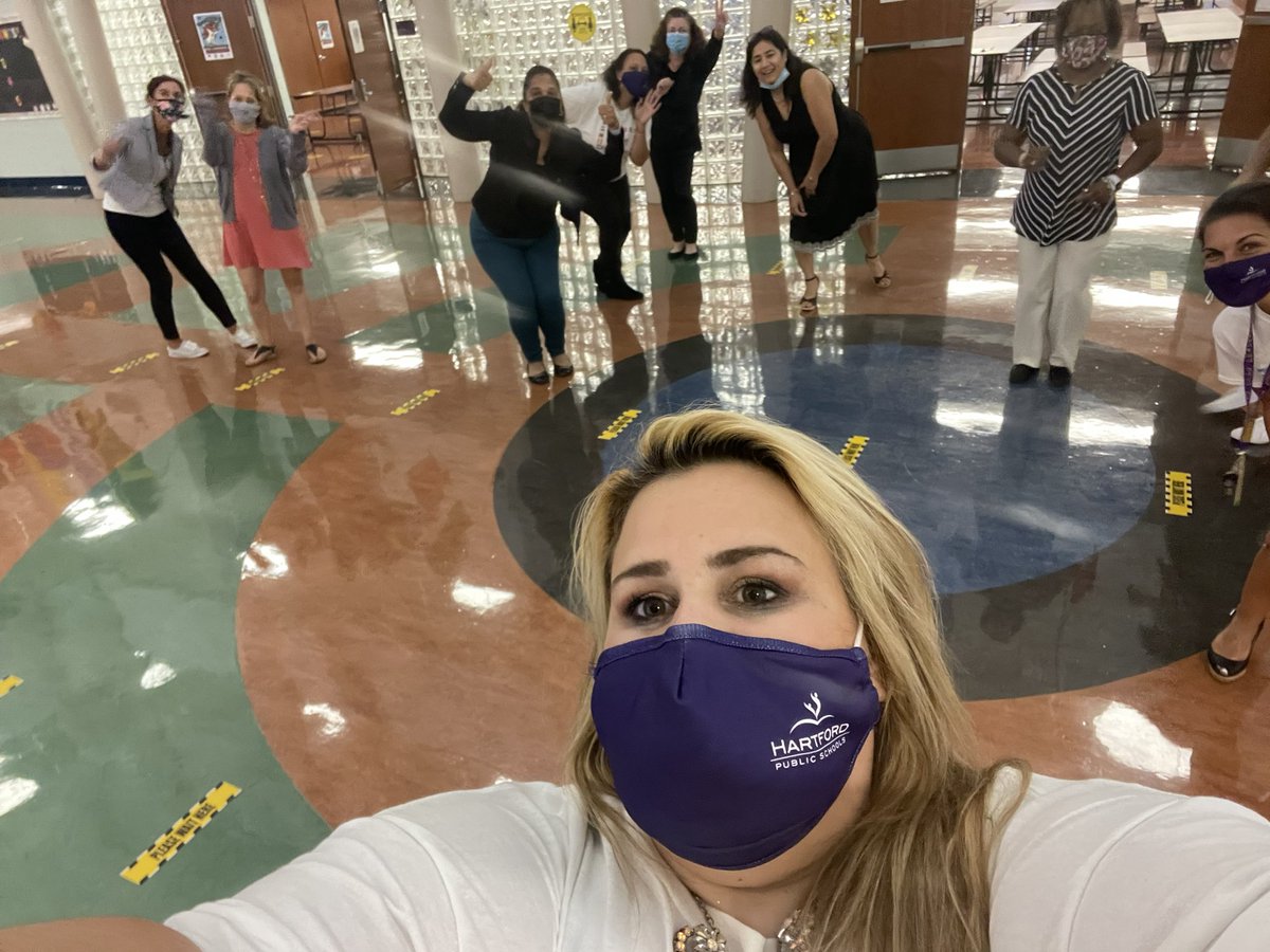 Naylor staff and families had so much fun participating in the Virtual Salsa lesson tonight after open house!! 
Thank you Rey Bermudez for the salsa lesson and helping us continue to celebrate Hispanic Hertiage Month. #HispanicHeritageMonth <a href="/HartfordSuper/">Dr. Andraé Townsel</a> <a href="/HPSchools/">Hartford Schools</a>