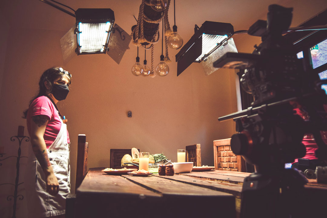 FilmRemedios's tweet photo. Realizar un cortometraje en 48 horas fue un reto para el crew de ¡Remedios!, pero sin el apoyo de Trösten Transport esta aventura no hubiera sido posible, x lo que les damos las gracias x acompañarnos en este viaje para participar en el 12° @RallyGIFF del @giffmx 
@SarahHochMex https://t.co/W25JsP5Je7