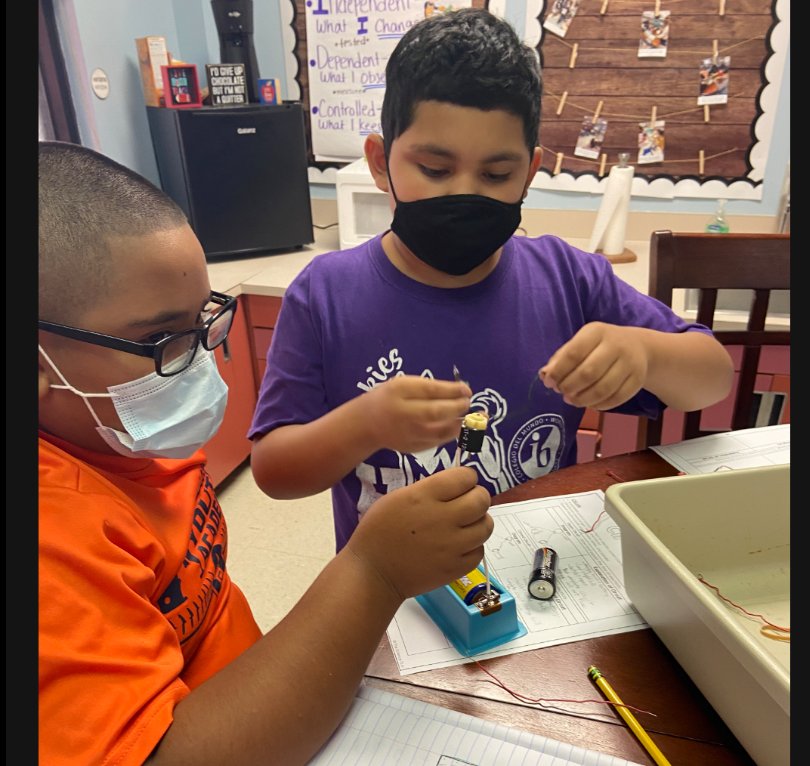HerreraHuskies's tweet photo. Students created diagrams of open and closed circuits, then brought them to life and tested various insulators/conductors! Mrs.Garza #hisdscience #5thgradescience https://t.co/lknrJ7XD2d