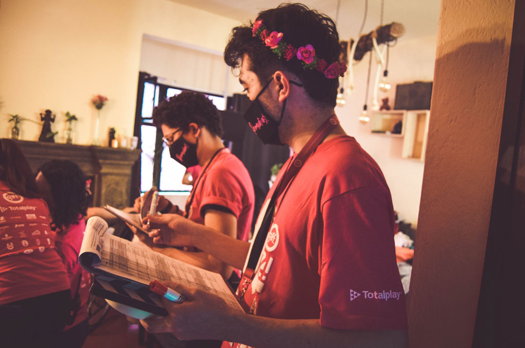FilmRemedios's tweet photo. Realizar un cortometraje en 48 horas fue un reto para el crew de ¡Remedios!, pero sin el apoyo de Trösten Transport esta aventura no hubiera sido posible, x lo que les damos las gracias x acompañarnos en este viaje para participar en el 12° @RallyGIFF del @giffmx 
@SarahHochMex https://t.co/W25JsP5Je7