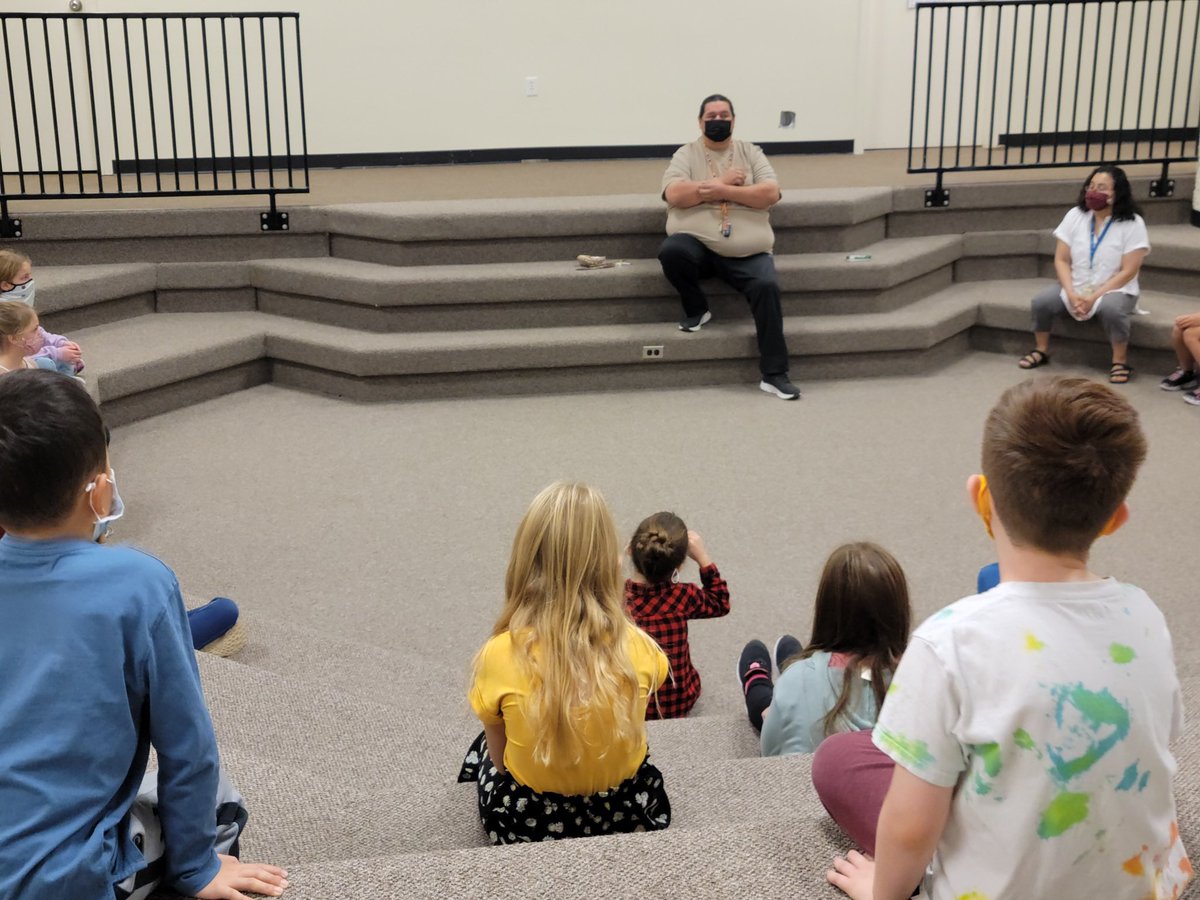 RiverheightsBSD's tweet photo. Thank you BSD Elder Kevin Tacan for teaching our Grade 2’s about the importance of smudging.  #TruthAndReconciliation https://t.co/UHxlFwZPNO