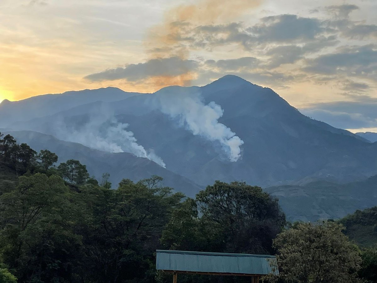 GRDHUILA's tweet photo. @GRDHUILA entrega un informe preliminar por los incendios activos en los municipios de Teruel y Gigante, así como un balance de las afectaciones generadas por los incendios presentados en las localidades de Garzón, Yaguará, Paicol, Campoalegre y Palermo. @HuilaGob @FrankyVegaM https://t.co/RdrdwTTh5A
