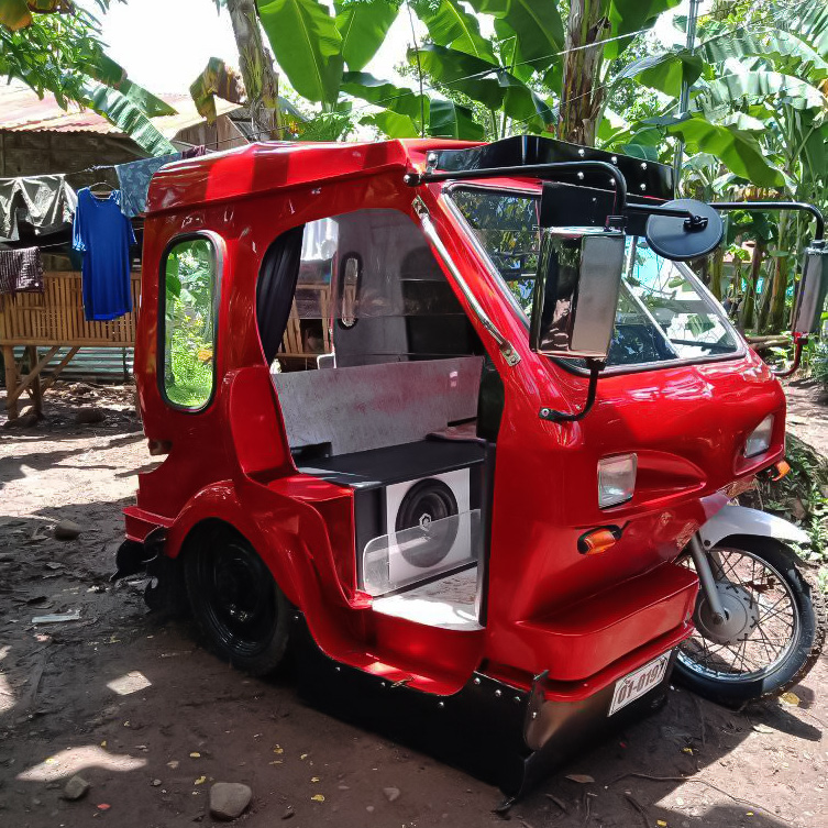 SoundQubed's tweet photo. Reygie Cabrera Mante is representing Soundqubed in Davao City, Philippines!
His Tuk-Tuk has an HDS3.110 that SLAMS. Who wants a demo in this awesome build?!
#SoundQubed #12volt #DIY #Shtnonm #BanginBros #Philippines #Caraudio #Bikeaudio #ForTheLoveOfBass #DemoForDays https://t.co/xLrm81SQtm