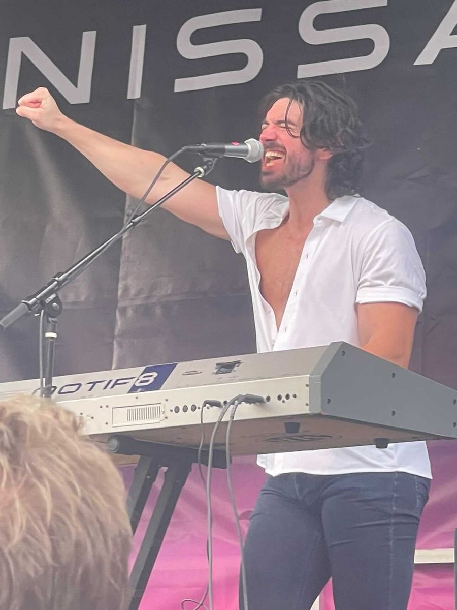 SteveGrandMusic's tweet photo. Performing in #Charleston, WV, THIS SATURDAT Oct 2 for @rainbowpridewv!!! Music performances from 4 - 10 pm. For more info visit https://t.co/7plMt2FJMc

#wearepridewv https://t.co/Yk1leB8zCe