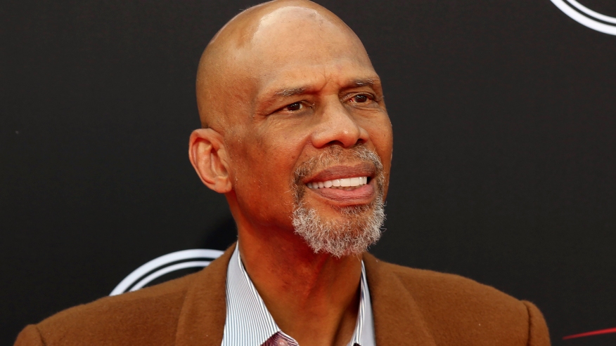 kron4news's tweet photo. Kareem Abdul-Jabbar: NBA's anti-vaxxers 'perpetuate stereotype of dumb jock' https://t.co/X8jHi35Vb3 https://t.co/f2myKLcgUP