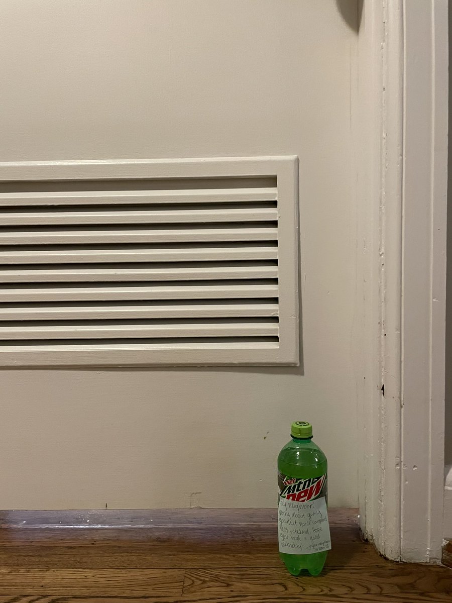 jess00lee's tweet photo. It’s National Good Neighbor Day! Show the people next door some love <3 #DewGoodNeighbor https://t.co/tKYpd9L6Id