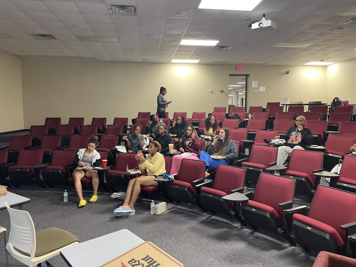 Watching WNBA playoff- Chicago bs Con..