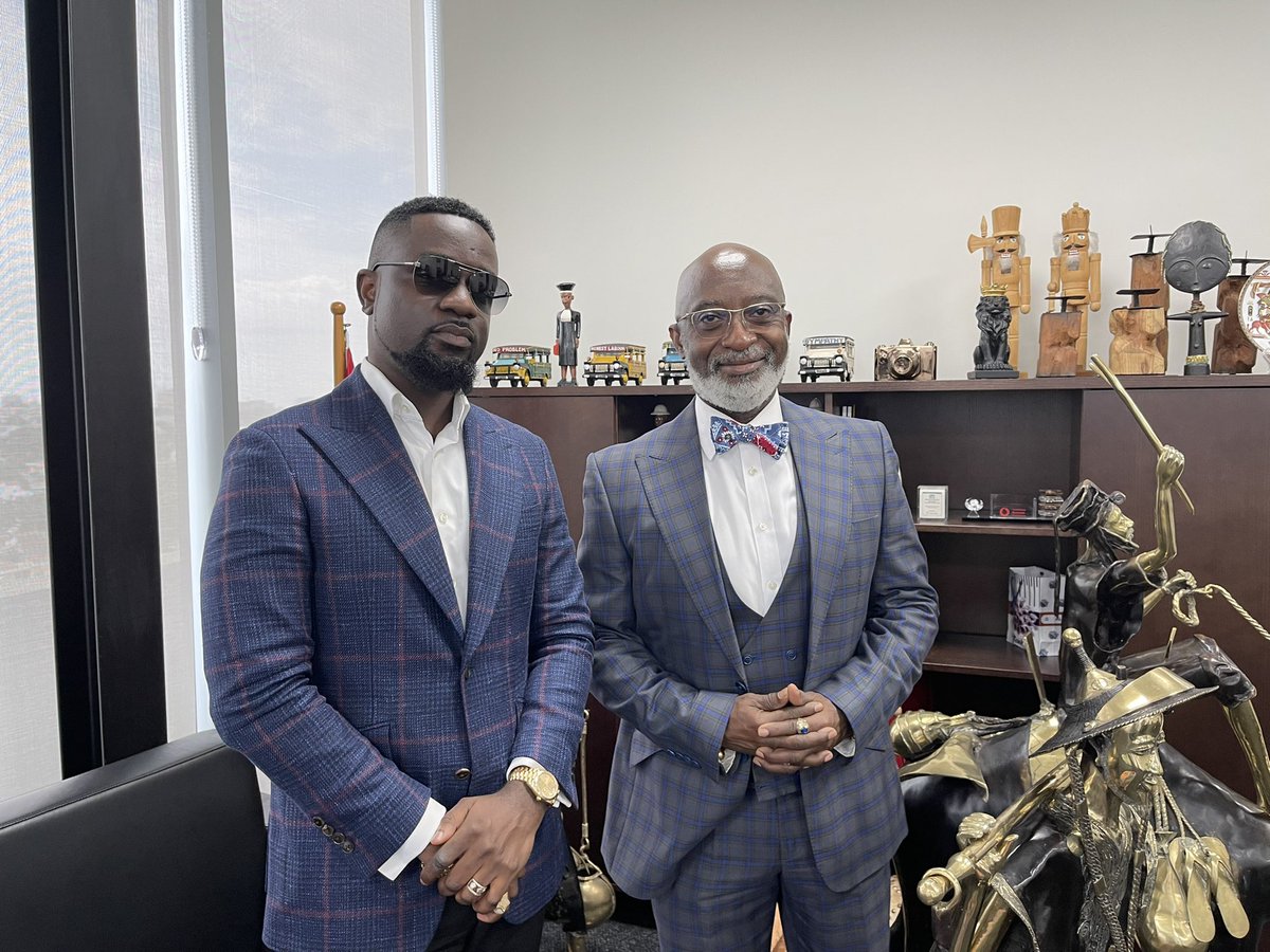 RYofiGrant's tweet photo. Very inspiring and dynamic engagement on the creative industry. Initiatives by Sark on writing workshops & the business of music for up & coming & young musicians will change the narrative. Watch this space. #sarkodie @TeamSarkodie @sarkodie @gipcghana #beyondtalent https://t.co/3fgHoO9axK