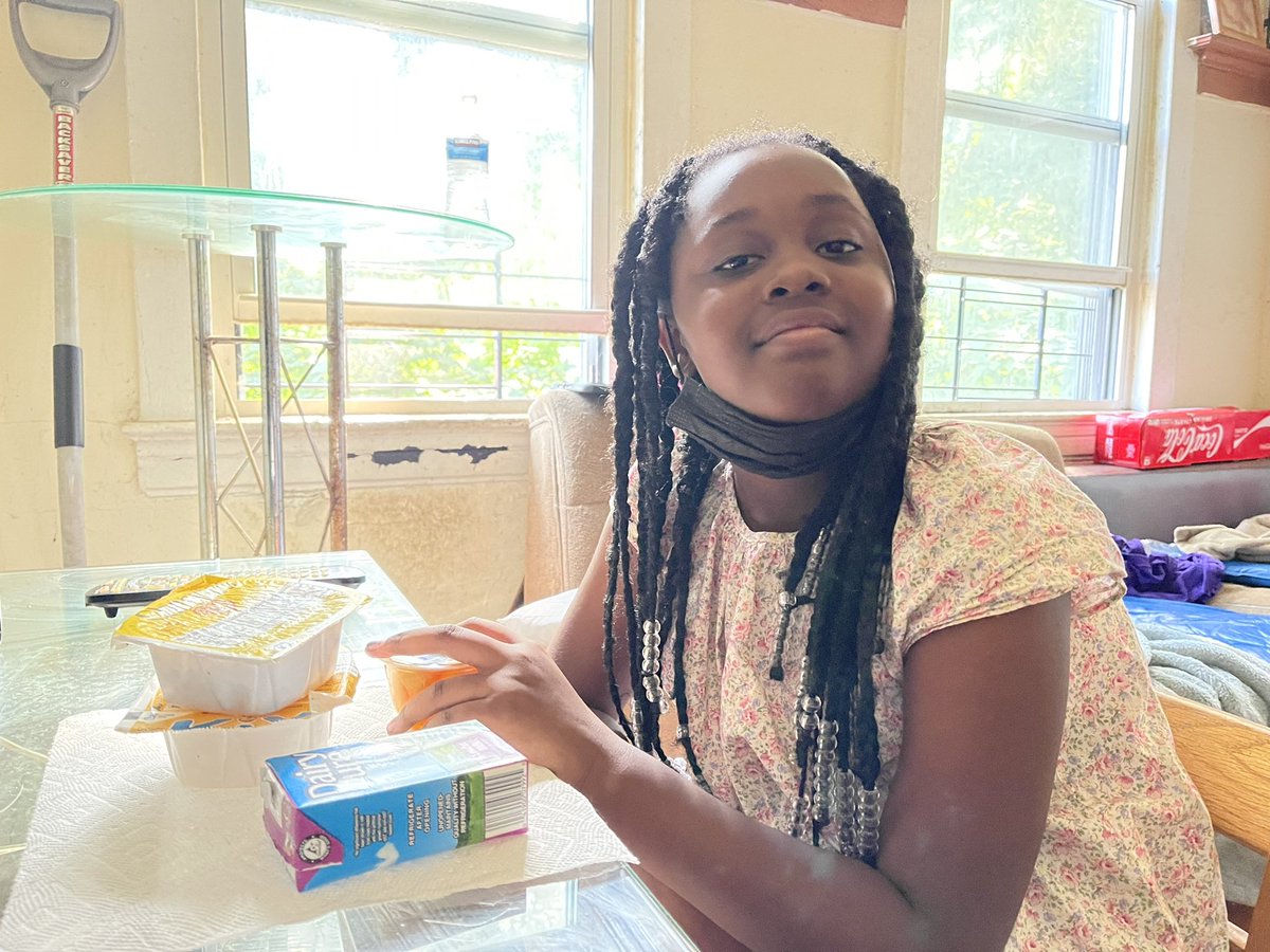 godslovenyc's tweet photo. Amira is grateful for the #breakfasts we send to her as part of our program to feed our clients and their families. 🥣Sponsor a breakfast for $5 or a week of breakfasts for $25 and help us #MakeBreakfastCount! Donate today at https://t.co/JNxsBXOQOe https://t.co/NOPz1bq3Y4