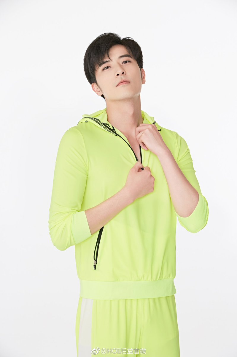 XuKaicheng_TH's tweet image. วันพุธ ใส่ชุดสีเขียว 💚 กับ #สวีไคเฉิง ✖️ #HOII

ไคไค ถ่ายแบบแฟชั่นกับแบรนด์ HOII 👕🩳🧢ในฐานะ Brand Ambassador เมื่อปี 2018 ค่ะ 😃
#HOII阳光大使徐开骋

Cr​ : HOII后益官微 

#徐开骋 #XuKaiCheng​ 

1/3