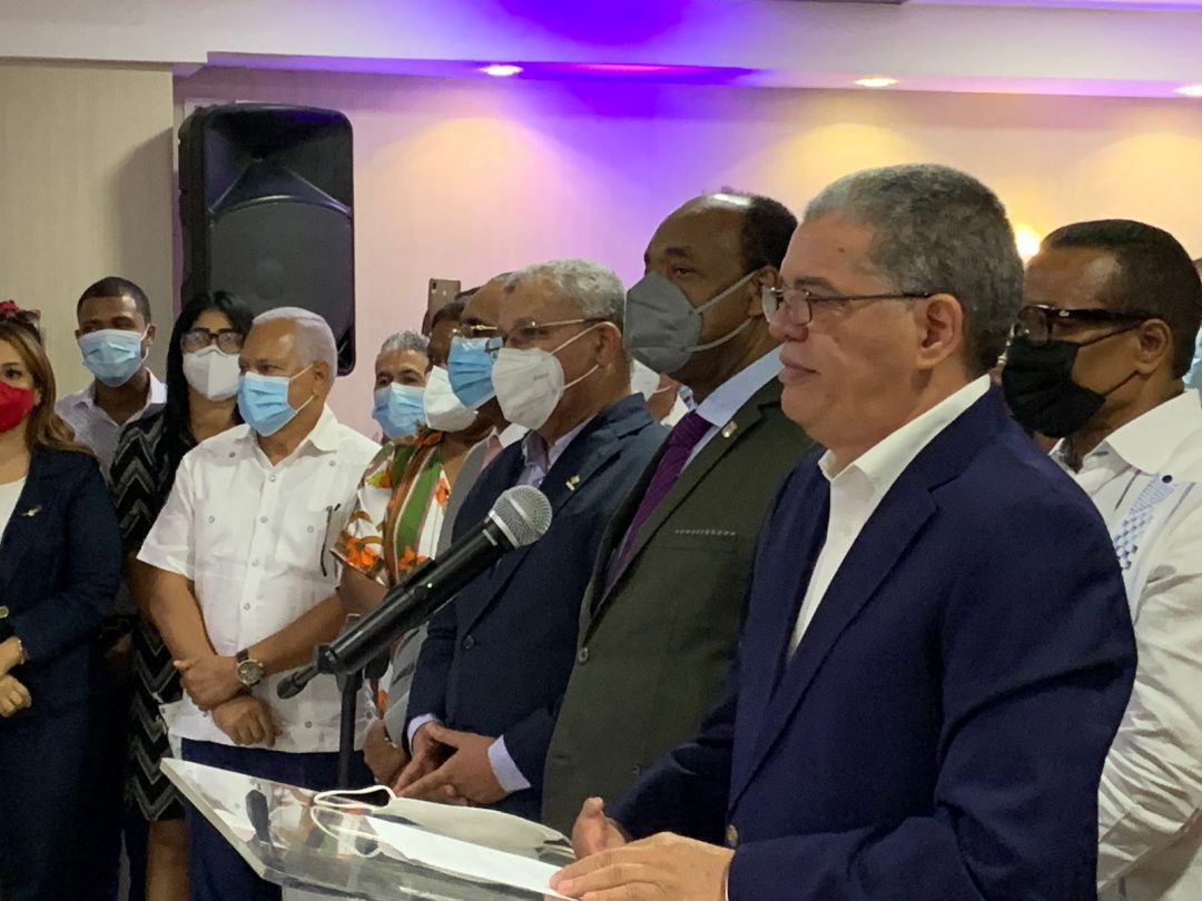 #LoÙltimoPLD | <a href="/CarlosAmaranteB/">Carlos Amarante Baret</a> afirma que el actual  es un  gobierno de ricos. Propone gran alianza vanguardiadelpueblo.do/2021/09/carlos…