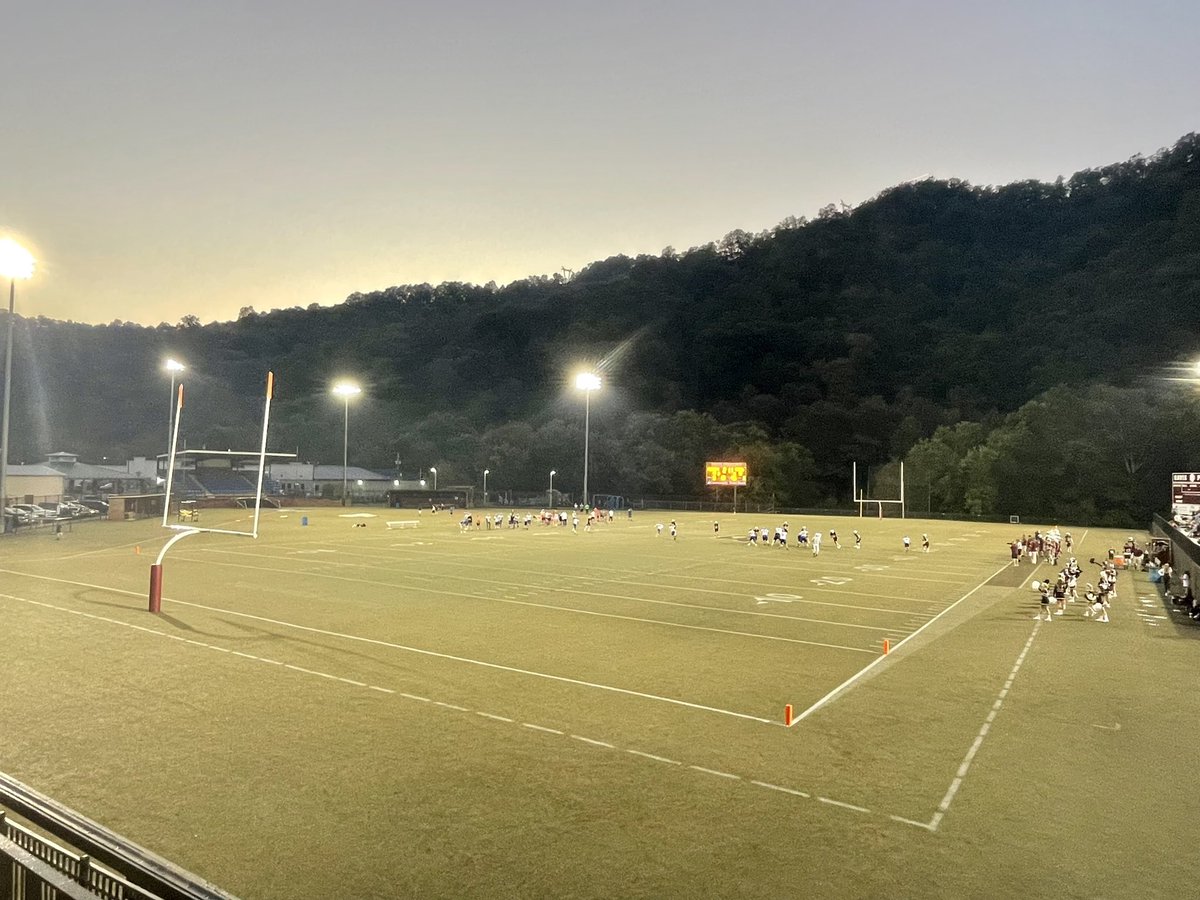 PikevilleSports's tweet photo. The lights are on at Pikeville High School to honor the life of Coach Jim Matney. https://t.co/Qdqbl6clM8