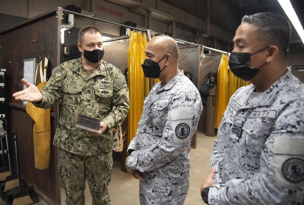 Philippine_Navy's tweet photo. LEVEL UP 🇵🇭⚓🇺🇲 | PN personnel completed the U.S. Special Operations Command’s Naval Small Craft Instruction and Technical Training School (NAVSCIATTS) as graduates of Semester 21-5.

👀: https://t.co/plG0Al98cO

#ModernandMultiCapablePHNavy
#AFPyoucanTRUST https://t.co/G6naFbLOxU