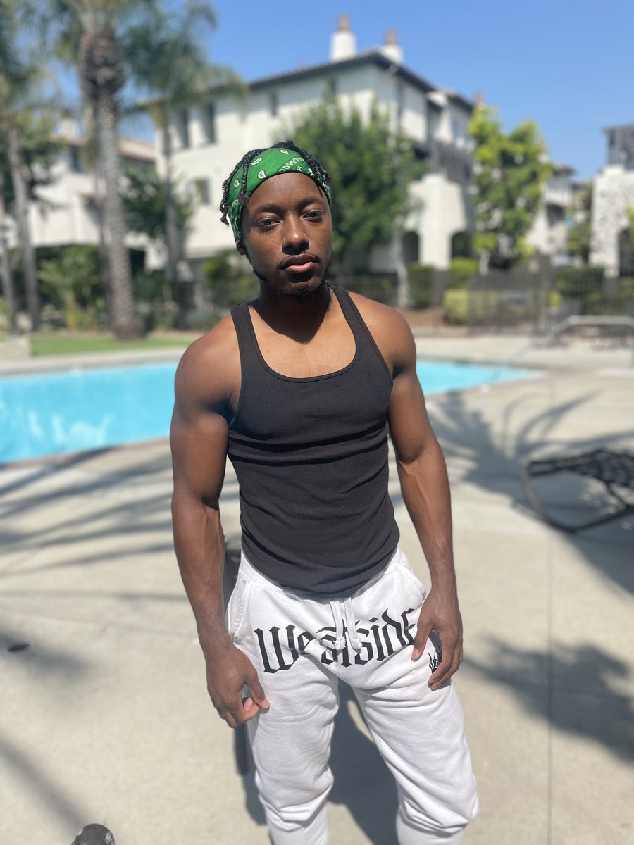 parispmusic's tweet photo. ‘Big P’ 💪🏾
#rapper #singer #soundcloud #Beats #ExplorePage #ParisP #Share #Libra #Cali #Memphis #Music #LAmodels #Fit #Fitness #Shoot #Model #SwaggyP #Swag #NewMusic #model #gym #BigP #muscle #gain #weightroom #DreamGoddessBraids #hairstyles #braids #hair https://t.co/nShtbkiL3s