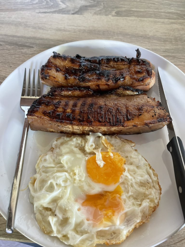 nomadjoshua's tweet photo. Pork is cheap and eggs are free range. #thailand #thaifood #mukdahan #bacon https://t.co/g0W8cJHh91