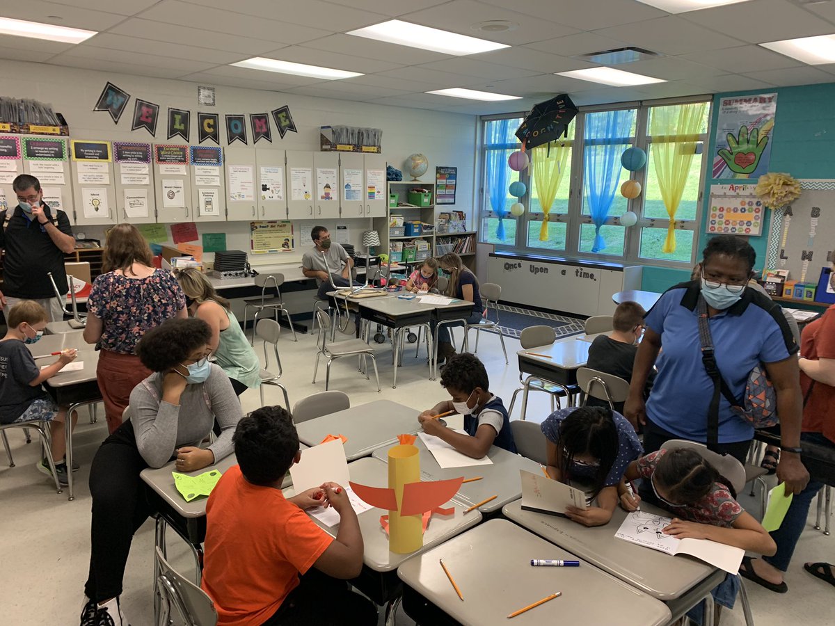 Great night at OES Farm Frenzy Family Literacy Night! Book Walks, Guest Readers and some special animal visitors as well! @OESRockets <a href="/jlvw76/">Ayman eth</a> <a href="/JimDetwiler1/">Dr. Jim Detwiler</a> <a href="/SuptTurner/">Matt Turner</a>