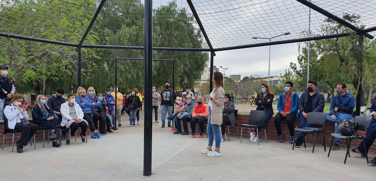 GiovanettL's tweet photo. 👉Junto a los vecinos y vecinas del #areacentro de la #CiudadDeNeuquen compartimos una reunión con los candidatos @claudominguez02 @mvicfernandez @EmilianoLSayago para socializar la propuesta del @mpn en las próximas elecciones del 24.10
#SiALaEnmienda https://t.co/rDwvmQi8q5