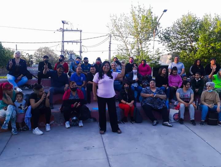 GuaymallenU's tweet photo. Nuestra Candidata @Ericacondori5 se reunió con vecinos y vecinas de #Belgrano y #Bermejo para continuar trabajando por un Departamento Unido y mejor para todos los guaymallinos y guaymallinas.

#Mendoza
#VolverACreer https://t.co/gaaSqbs8et
