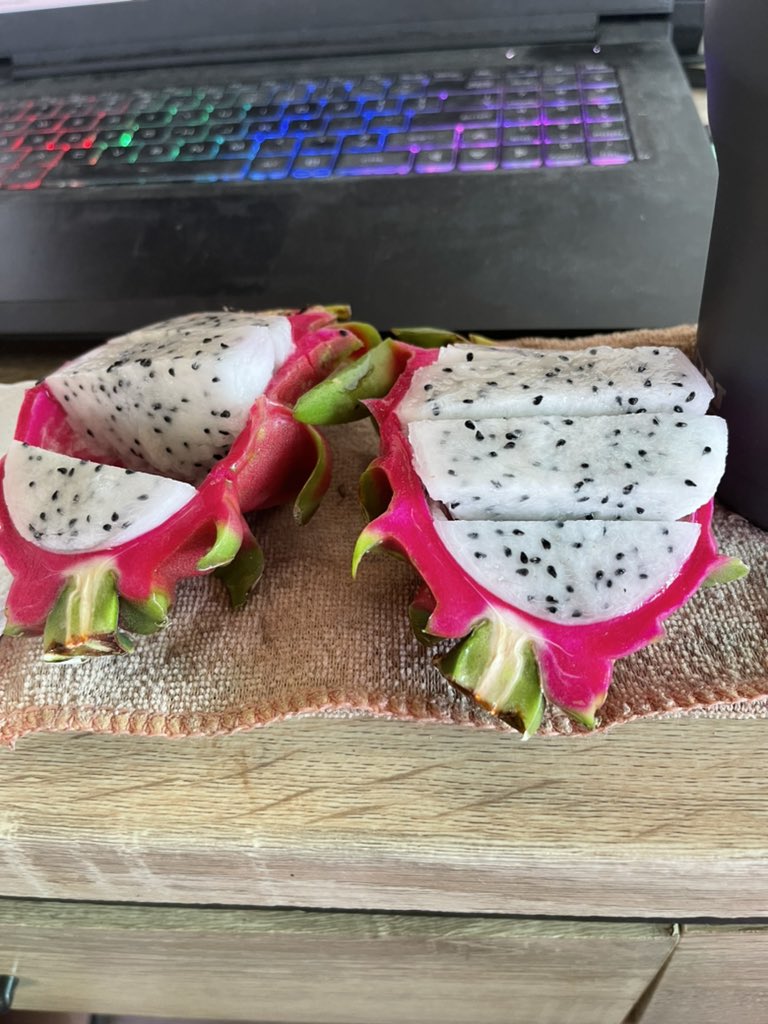 nomadjoshua's tweet photo. @ImagedByDesign Ate some dragon fruit. https://t.co/hPD58iSh26