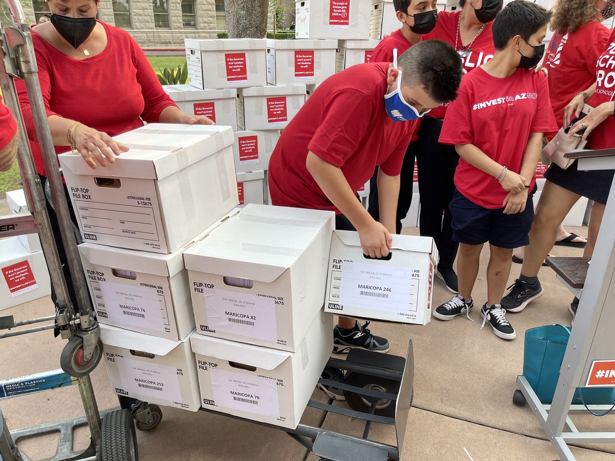 gfmonsalvo's tweet photo. My best volunteer ❤️ #INVESTinAZnow https://t.co/8d1nMuAx8e