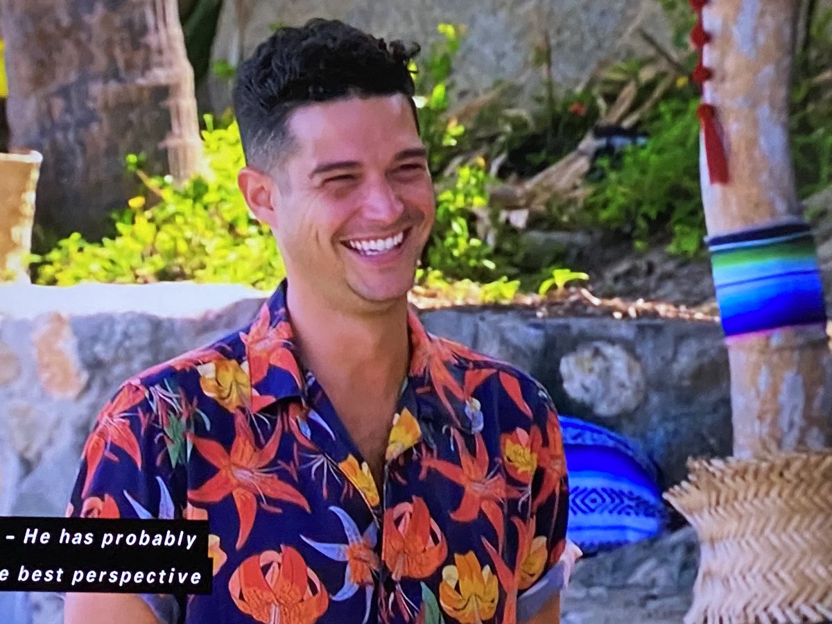 steal_ya_4_asec's tweet photo. ABC PLEASE LET HIM HOST ALL THE SHOWS 

#BachelorInParadise https://t.co/lrhG9P4V3H