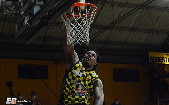 #METRO | LO MEJOR PARA EL FINAL

Larre Borges brilló en el último cuarto, colocando un parcial de 38-15 para revertir un partido adverso ante Colón y sellar su boleto a semifinales.

✍️ <a href="/CRossiello32/">Claudio Rossiello</a>
📝 basquetcaliente.com/2021/09/28/lo-…