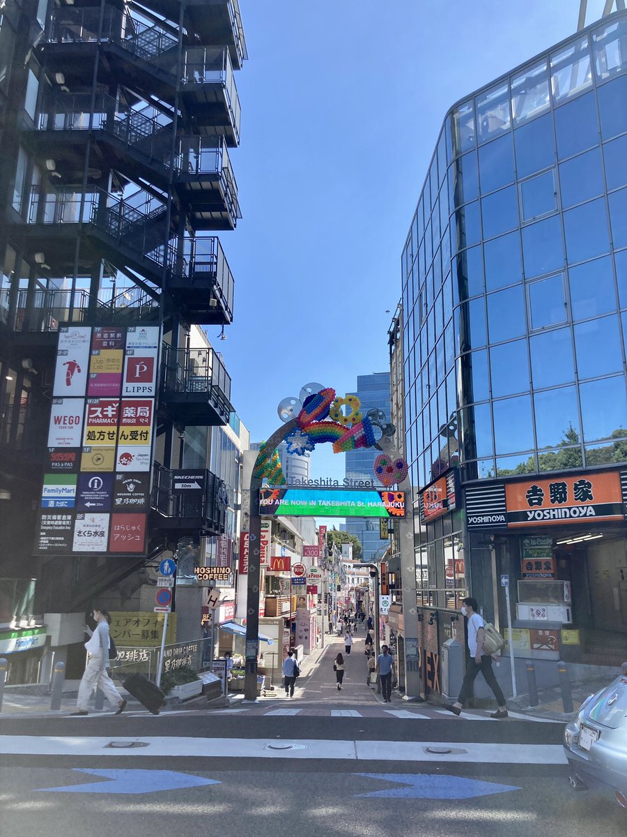 takacomt's tweet photo. 何十年ぶりだろう。「竹下通り」空き店舗が目立つ…。物販。店舗販売。お買い物の楽しみ方は確実に変わったね。
#竹下通り #物販 #店舗販売 #お買い物の楽しみ方 https://t.co/8IJ6WJqh8A