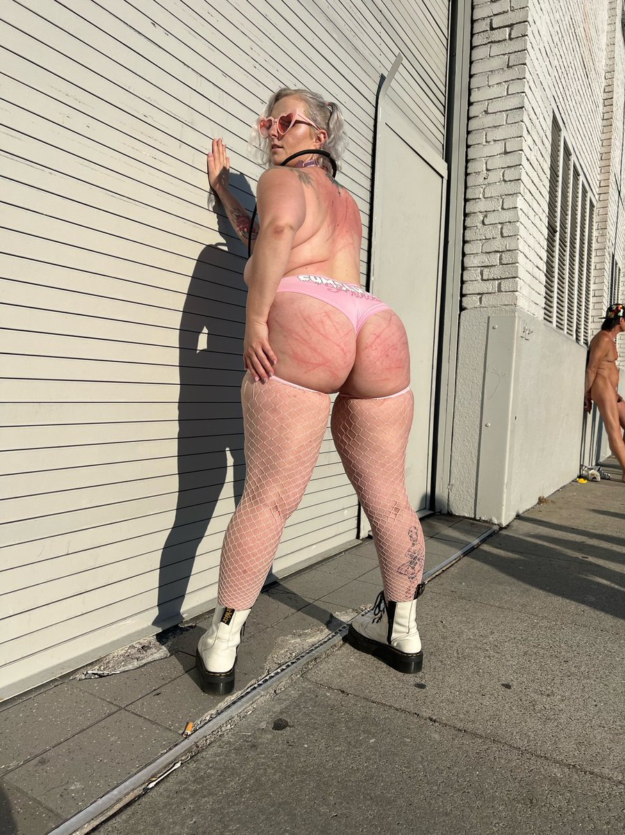 Folsom weekend lived up to and surpassed all my expectations! I had the best time with my sexy friends and am still recuperating from this weekend’s….activities 😈❤️‍🔥 First photo set up on OF for those who want to see more, starting with this single tailing from @Alice_in_Dallas