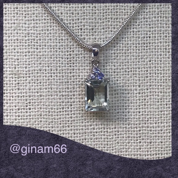rRuningnCircles's tweet photo. So good I had to share! Check out all the items I'm loving on @Poshmarkapp from @GinaMar66 #poshmark #fashion #style #shopmycloset: https://t.co/RgxiiAHq4T https://t.co/x2XN9KuJAN