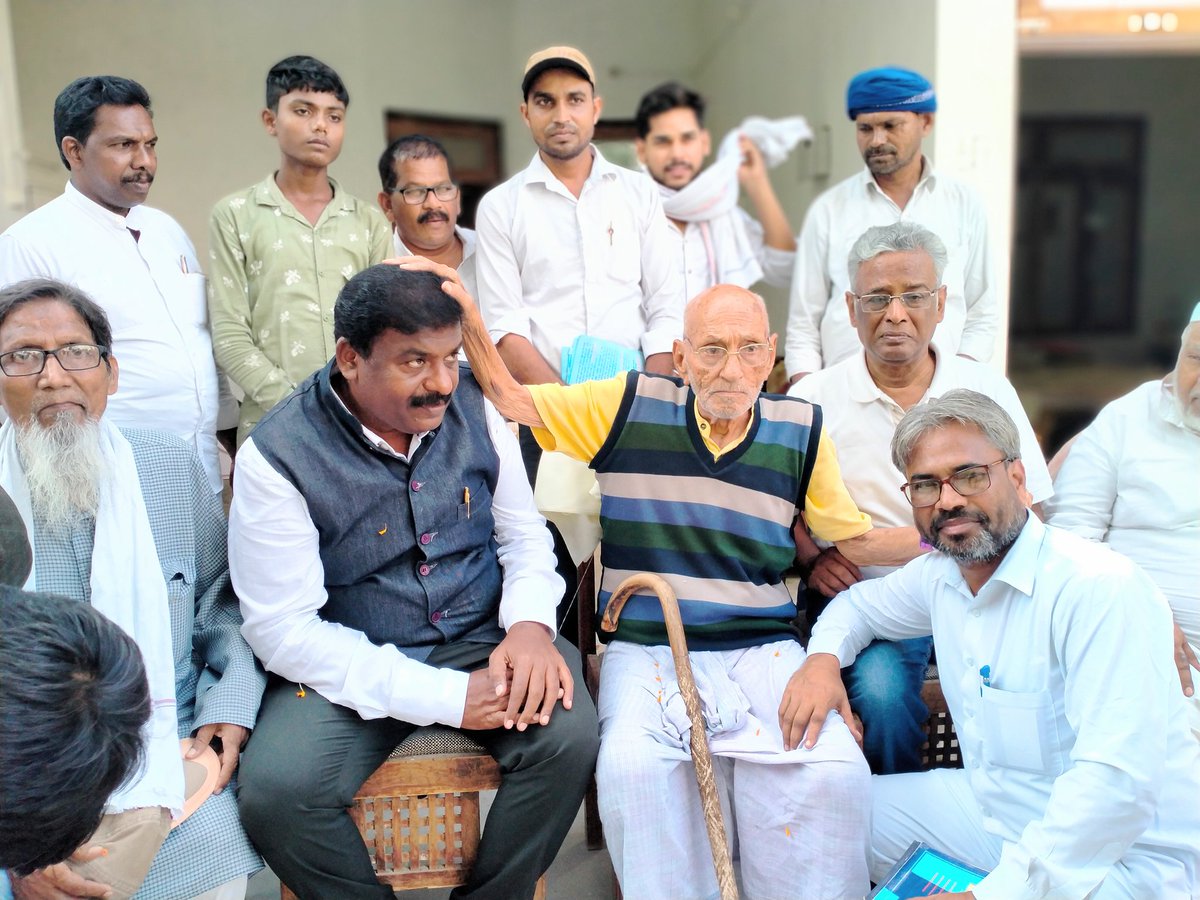 jeevanbsp's tweet photo. At present our Bahujan Dravida people are suffering from #Confusion_Decease. Periyar is needed to cure this decease. For that Mr Malla have come here with The Medicine of #Periyarism

Mr Ramnath Yadav ji blessed Mr Mallatold that his  work is needed more and more in this UP Land https://t.co/ro9SsnyzjM