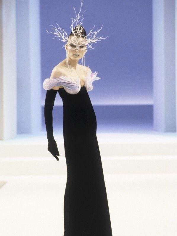 natasha poly wearing thierry mugler haute couture ‘les méduse’ f/w 1999 at the “thierry mugler: couturissime” exhibition in paris (2022)