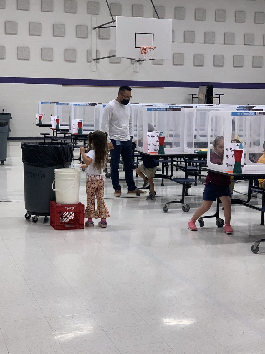 OSheaKeleher_ES's tweet photo. Our Crusaders are really enjoying participating in #HOCO2021 #RAMchella for @MontwoodHS! We support our Rams! #TeamSISD #WeBeforeMe https://t.co/VLu9LGjB37