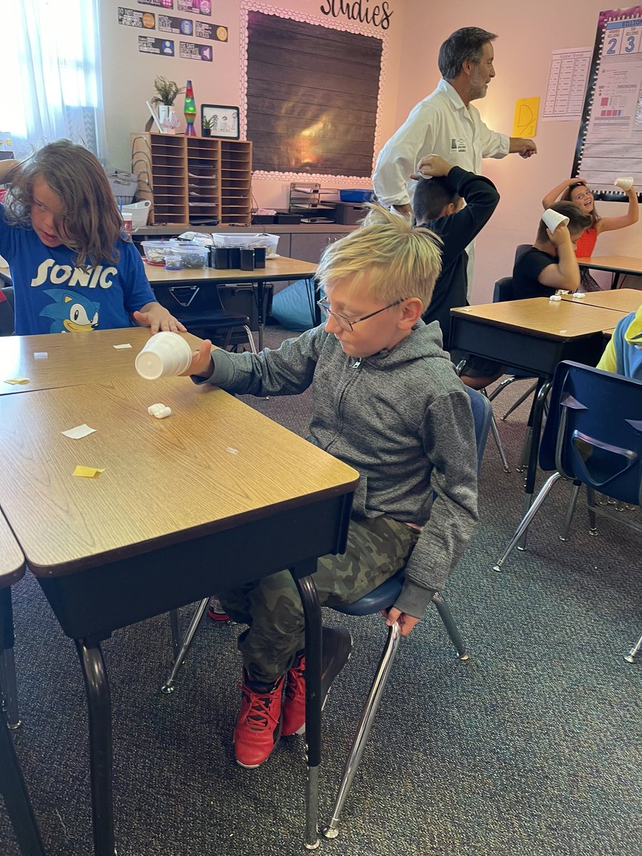 counselorduck's tweet photo. Today we dove into Edison’s Workshop @ScienceMadeFunN and learned how circuits are made!! Thank you @sonntag_pta for providing our students with this hands-on and amazing opportunity!! @sonntag4th @mcleodl @SonntagElem https://t.co/vMnDApSrLL