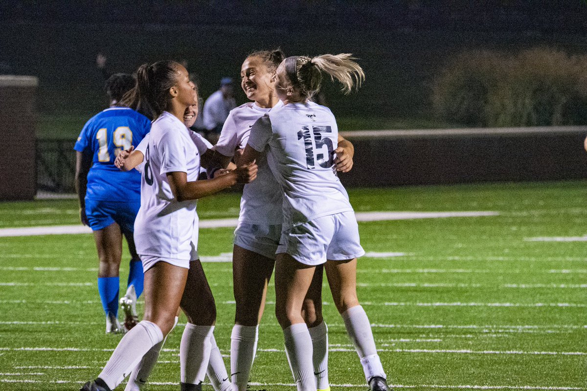 GoWasps's tweet image. 📸 Shots from today’s win | @ehcws vs. Johnson &amp;amp; Wales ⚽️ #GoWasps | #BlueCollarGoldStandard