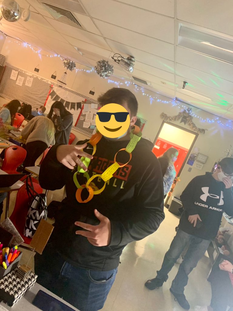 joellecolette's tweet photo. All the cool seniors are wearing their accessories proudly!  Making a necklace from “The Necklace”!  #craftyseniors #neonisthenewgold https://t.co/Tk5s554gN8