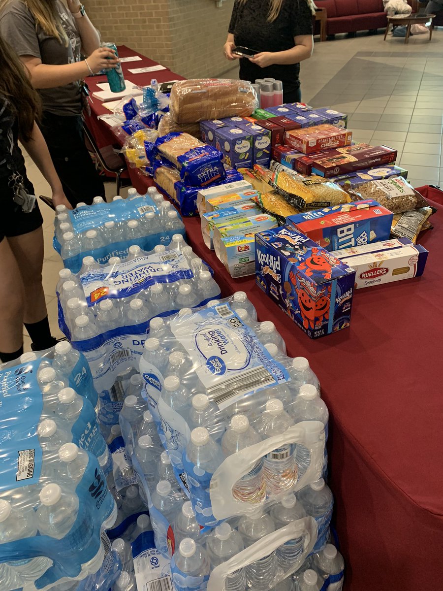 ellemacia5's tweet photo. Great turnout at the @feed956 September Donation Drive! Thank you Dustdevils 🤩👏🏼 https://t.co/gYIf93GzXC