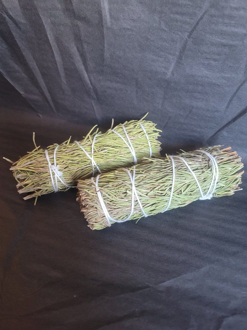 MerchantDark's tweet photo. Rosemary - It's uses in magic have been for cleansing, healing and clarity. It has a fresh, herbal and piny fragrance. Visit: https://t.co/k8aSyB09DQ https://t.co/H00WTHJkh7