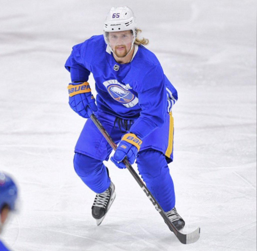 Who cares about Jack Eichel when you have this majestic being?