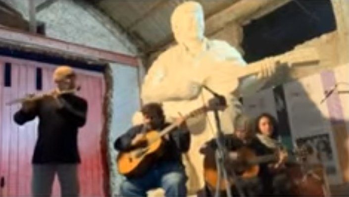 hiocariz's tweet photo. Tremendo y emocionante el Festival de Arte y Memoria #FAM2021 organizado por la @FundVictorJara. Cientos de artistas unidos por la memoria de Víctor Jara, un trabajador de la cultura para el cambio de la sociedad con amor y dignidad que debe iluminar el camino que hoy transitamos https://t.co/LBeGY0Dsbs