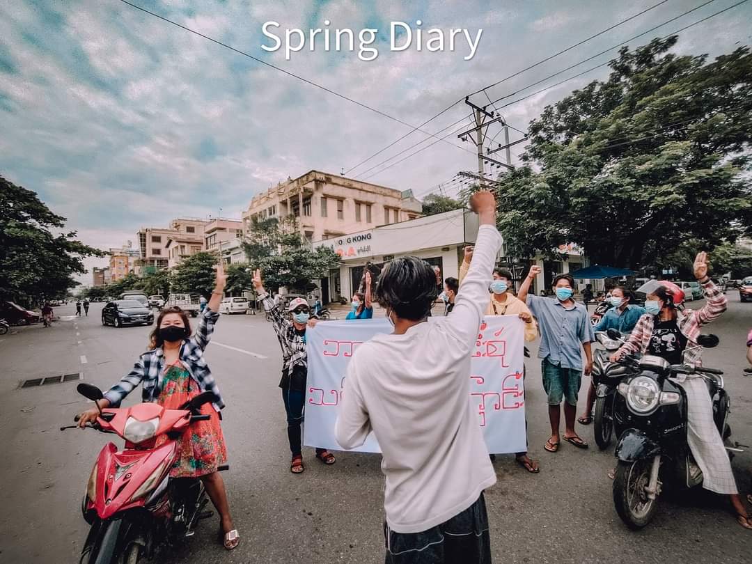 SoeThuWin85's tweet photo. Multi-religious strike in Mandalay on the morning of September 29 was held on 82nd Street with the slogan "Citizens of Burma regardless of race or religion" to the protest against the terrorists military dictatorship.
#MyanmarEconomicCollapse
#Sep29Coup  
#WhatsHappeningInMyanmar https://t.co/ShVNliS1w3