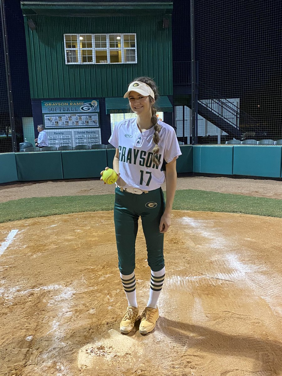 elizabethb24's tweet photo. First Grayson Varsity Over The Fence Bomb 💣 #GraysonSoftball #GAClassic05webb #Dingersznnnn 💪🏻🥎 https://t.co/3USzwJ7jtg